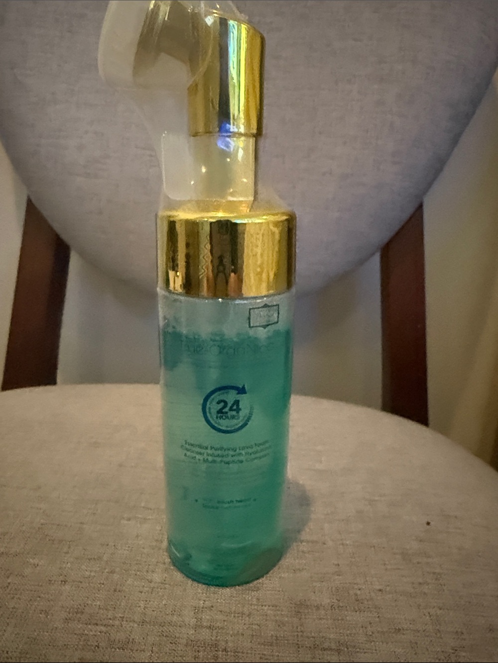 Hydrating hyaluronic acid Foaming Facial Cleanser scrub brush - Aqua